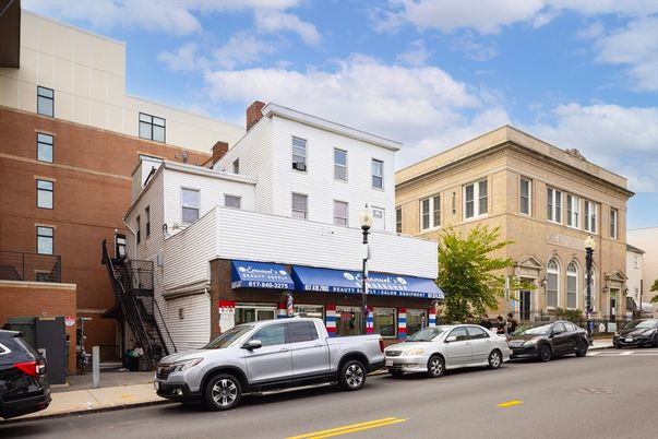 Exterior, Facade, Rowhouse