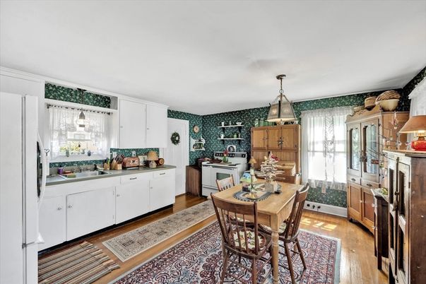 Dining room, Interior, Kitchen, Pendant Lights, Wood Texture Flooring