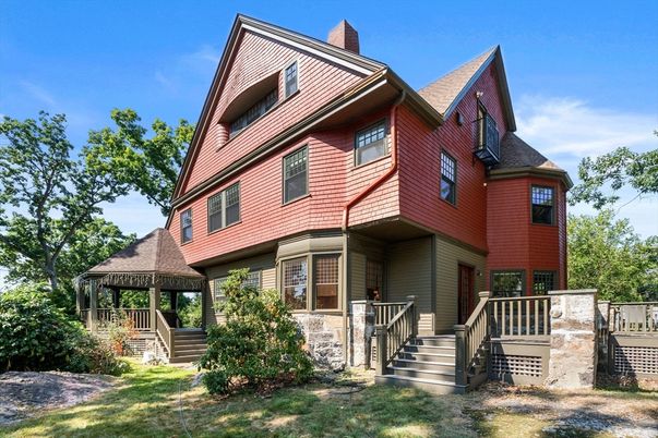 Exterior, Facade, Brick Facade, Queen Anne Victorian