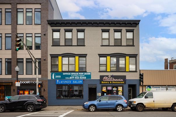 Exterior, Facade, Rowhouse