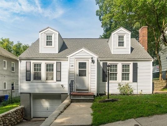 Attached, Exterior, Facade, Cape Cod