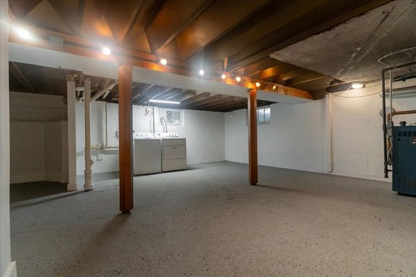 Interior, Washer, Wooden Beams