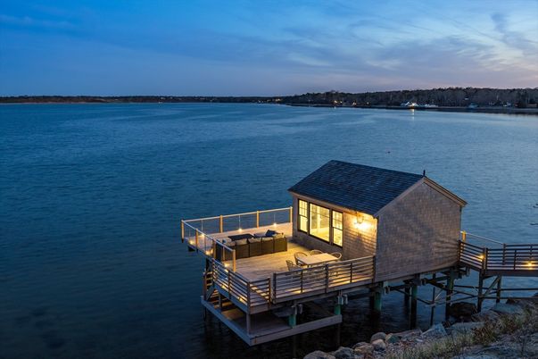 Exterior, Lake