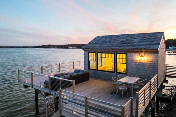Exterior, Lake