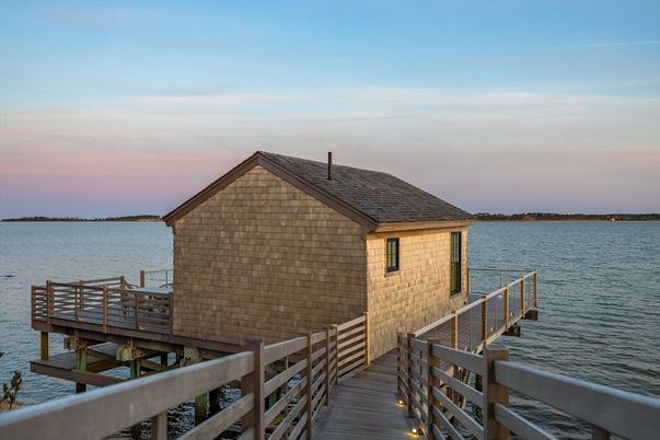 Exterior, Lake