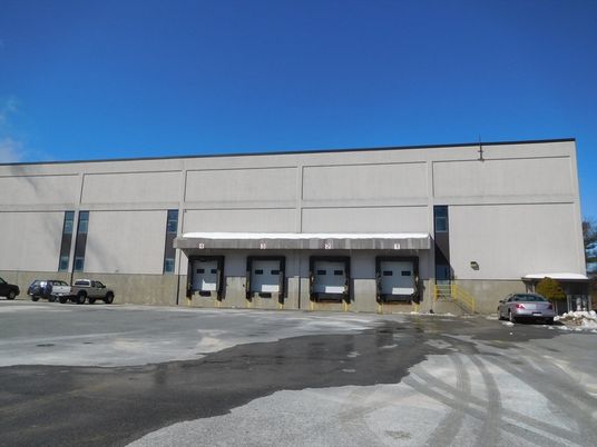 Exterior, Facade, Modern