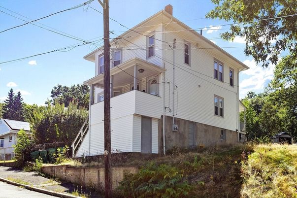 Exterior, Facade, American Foursquare