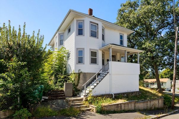 Exterior, Facade, American Foursquare