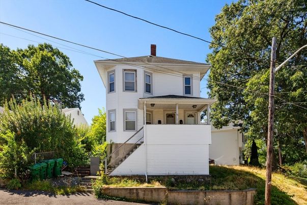 Exterior, Facade, American Foursquare