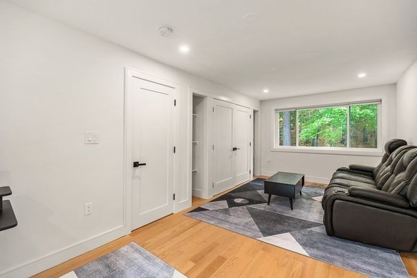Interior, Recessed Lighting, Wood Texture Flooring