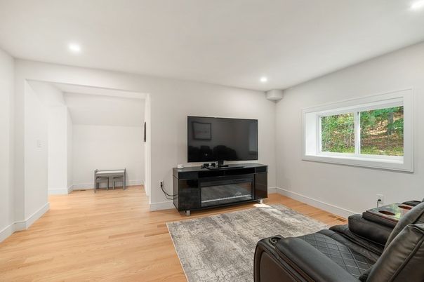 Interior, Recessed Lighting, Wood Texture Flooring