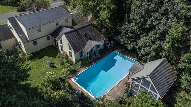 Exterior, Drone
