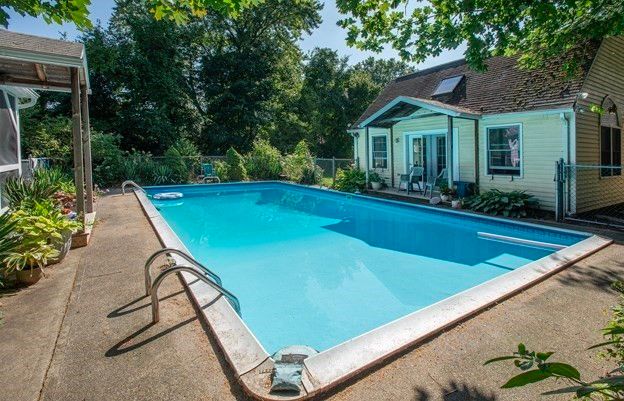 Exterior, Pool