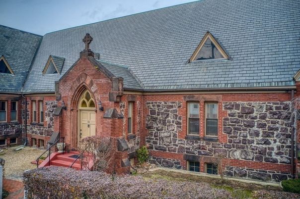 Exterior, Facade, Brick Facade, Cape Cod