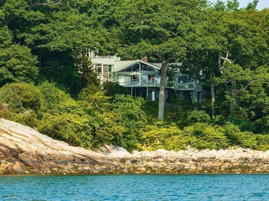 Exterior, Lake