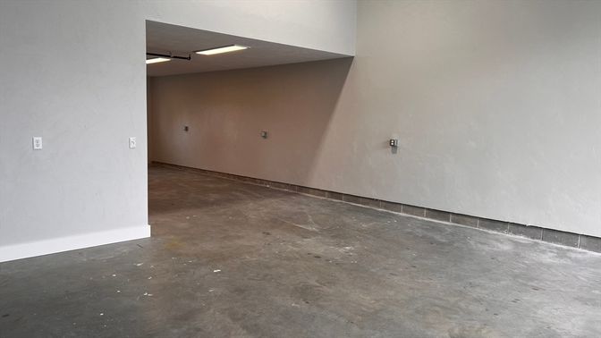Empty room, Interior, Recessed Lighting