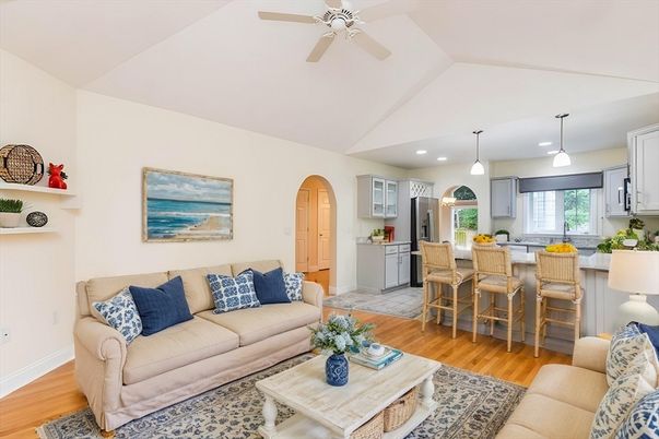 Interior, Kitchen, Living room, Pendant Lights, Recessed Lighting, Wood Texture Flooring