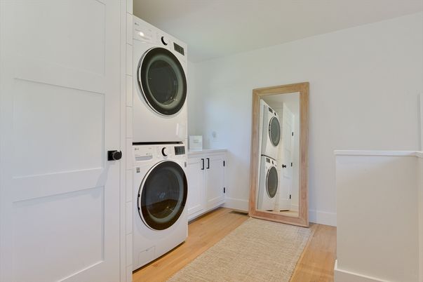 Interior, Utility Closets, Washer, Wood Texture Flooring