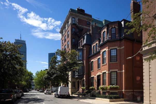 Exterior, Facade, Brick Facade, Rowhouse