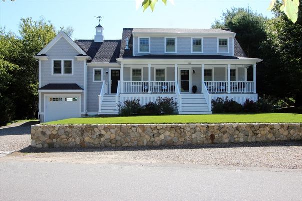 Attached, Exterior, Facade, Farmhouse