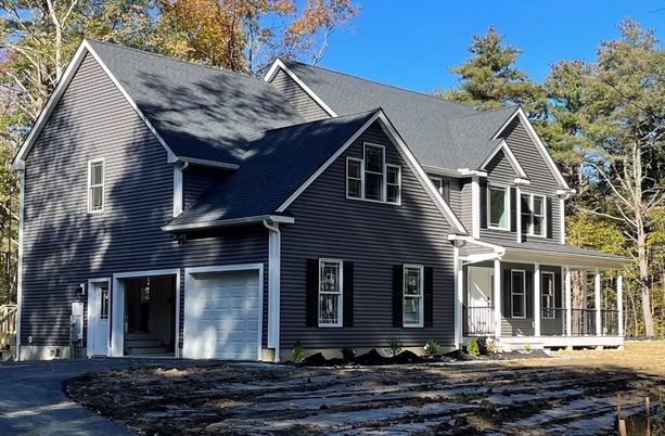 Attached, Exterior, Facade, Farmhouse