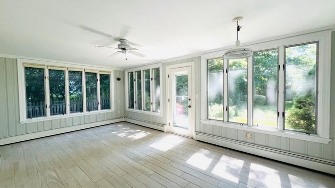 Empty room, Interior, Sun Room, Wood Texture Flooring