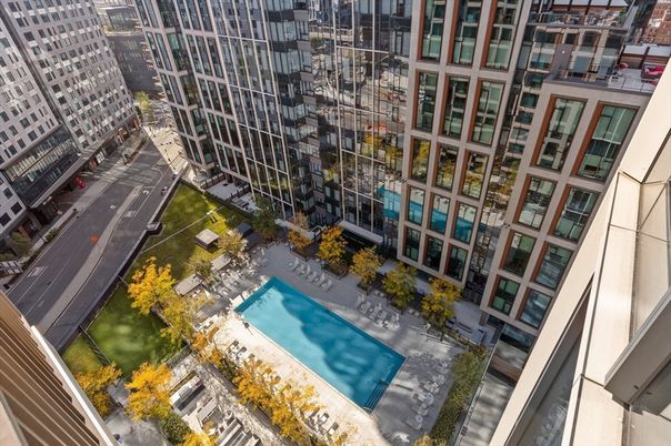 Exterior, Pool