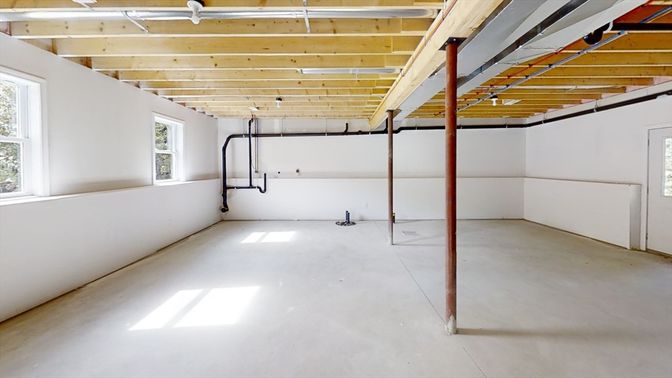 Garage, Interior, Wooden Beams