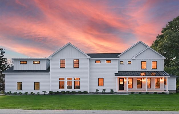 Exterior, Facade, Farmhouse