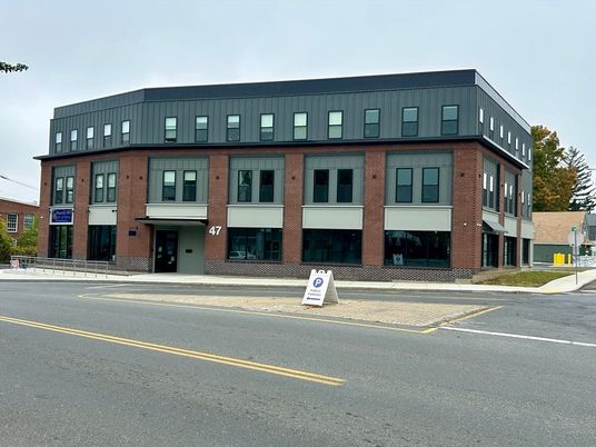 Exterior, Facade, Brick Facade, Chicago School