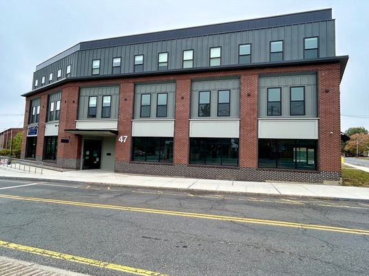 Exterior, Facade, Brick Facade, Georgian