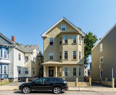 Exterior, Facade, Queen Anne Victorian