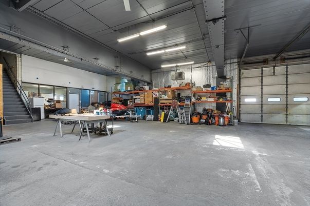 Garage, Interior
