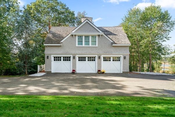 Attached, Exterior, Facade, Farmhouse
