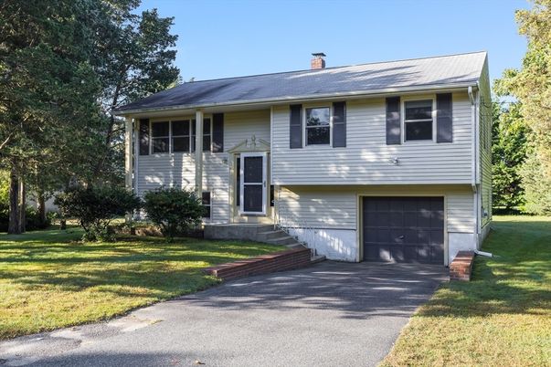 Attached, Exterior, Facade, Raised Ranch