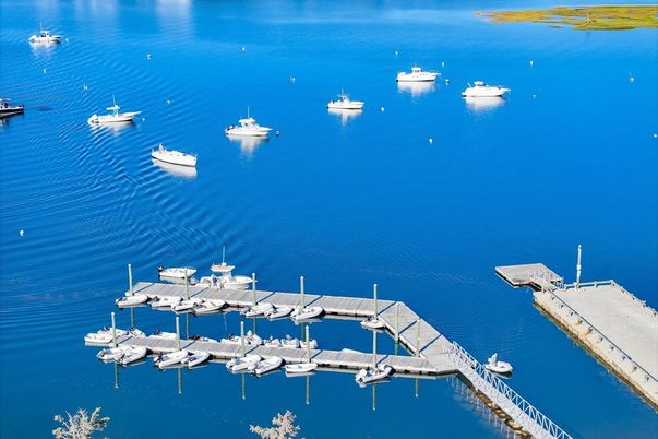 Exterior, Lake