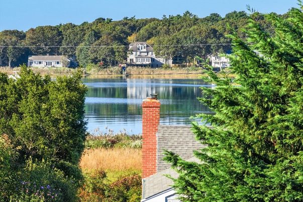 Exterior, Lake