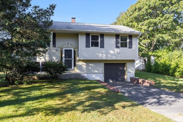 Attached, Exterior, Facade, Raised Ranch
