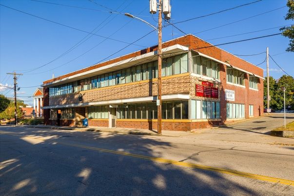 Exterior, Facade, Brick Facade, Rowhouse