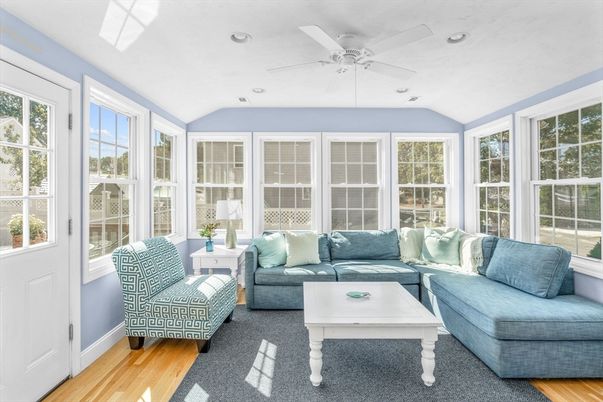 Interior, Living room, Recessed Lighting, Sun Room, Wood Texture Flooring
