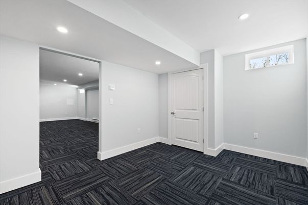 Empty room, Interior, Recessed Lighting