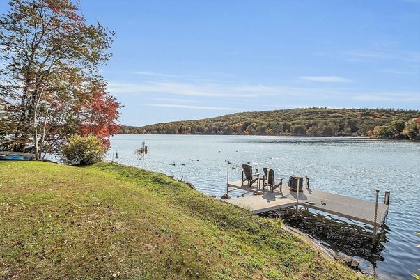 Exterior, Lake