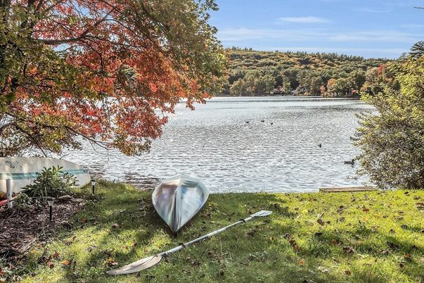 Exterior, Lake