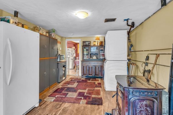 Interior, Washer, Wood Texture Flooring