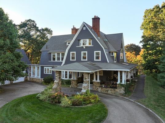 Backyard, Exterior, Facade, Queen Anne Victorian