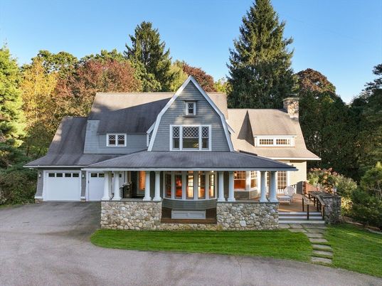 Attached, Exterior, Facade, Farmhouse