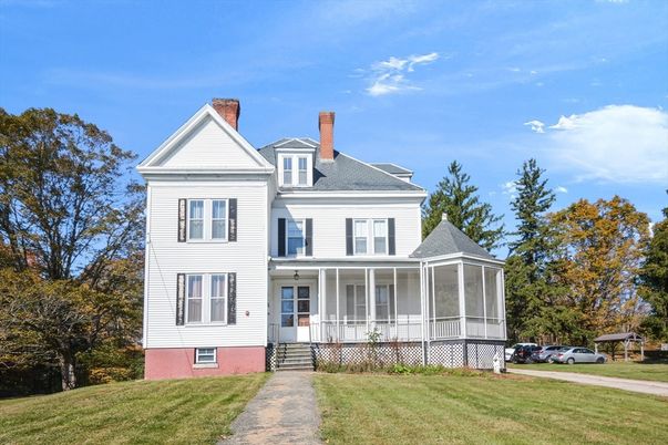 Exterior, Facade, Queen Anne Victorian