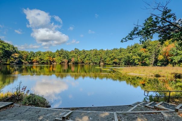 Exterior, Lake