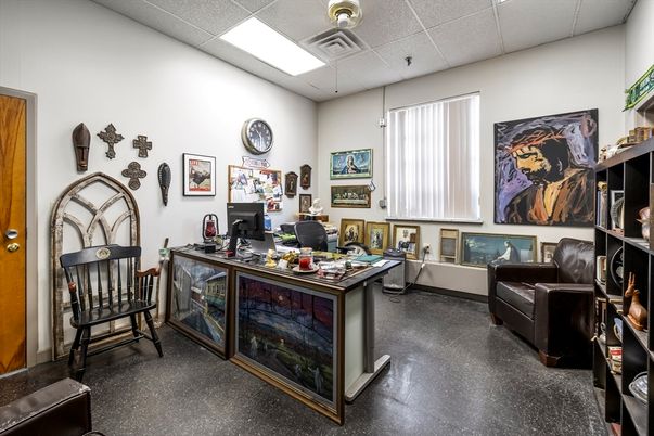Home Office, Interior