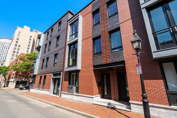Exterior, Facade, Brick Facade, Rowhouse